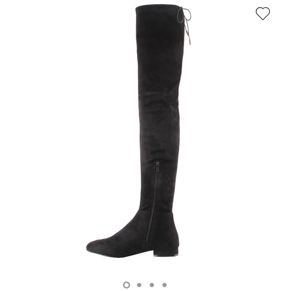 Super cute black suede boots.